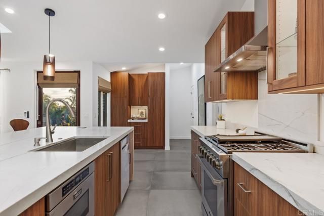 803 Saxony Road, Encinitas, CA 92024