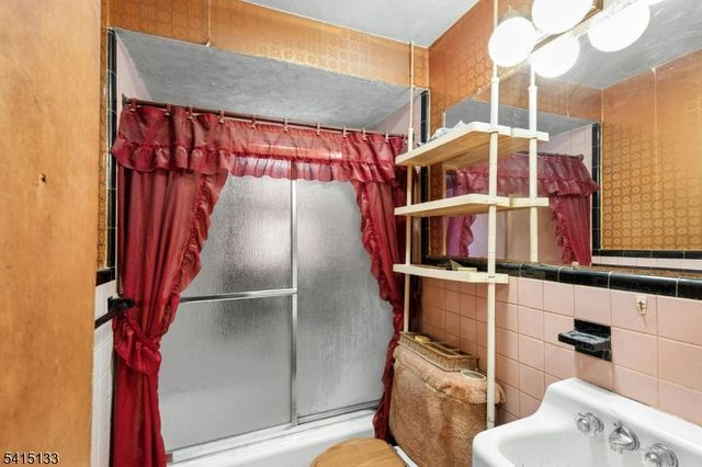 104 Warrenville Rd, Green Brook Twp., NJ 08812