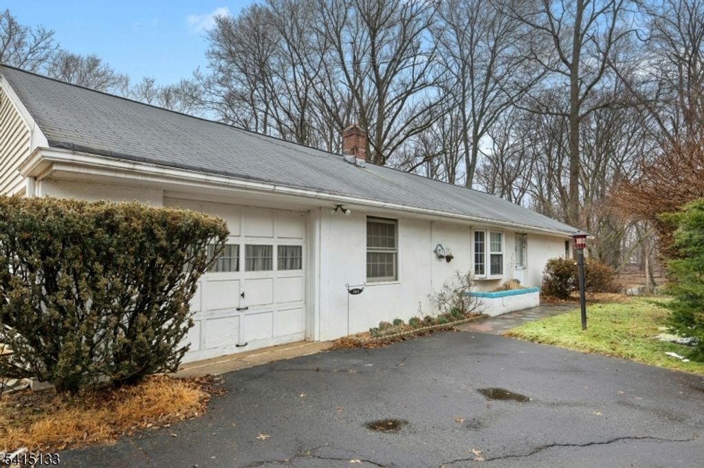 104 Warrenville Rd, Green Brook Twp., NJ 08812