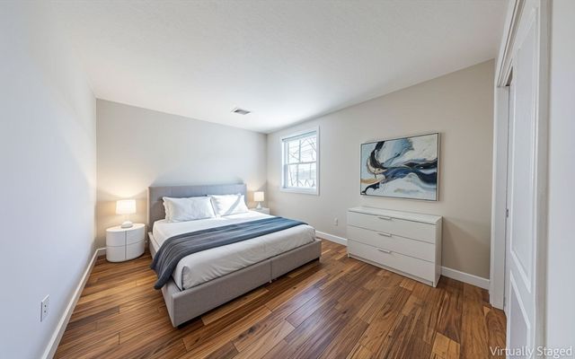 4 Rowe Ct 4, Boston, MA 02131