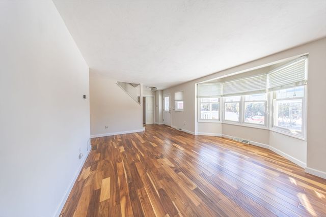 4 Rowe Ct 4, Boston, MA 02131