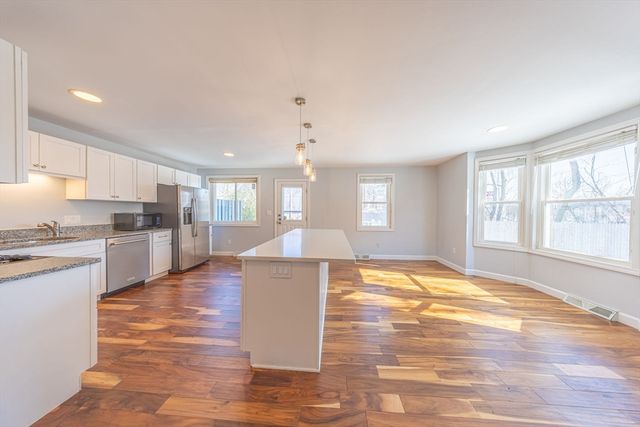 4 Rowe Ct 4, Boston, MA 02131