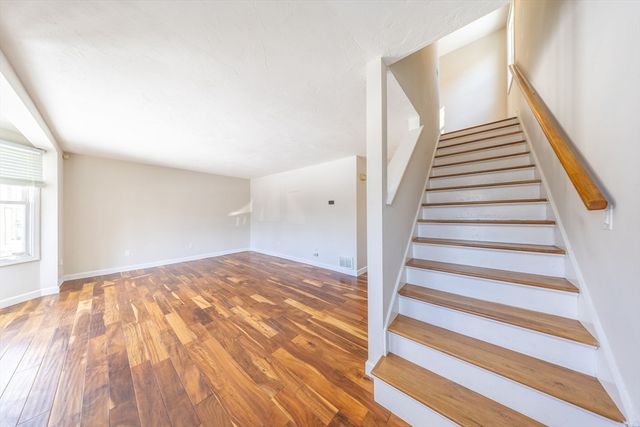 4 Rowe Ct 4, Boston, MA 02131