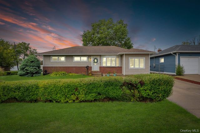 1004 N Delaware Avenue, Lindenhurst, NY 11757