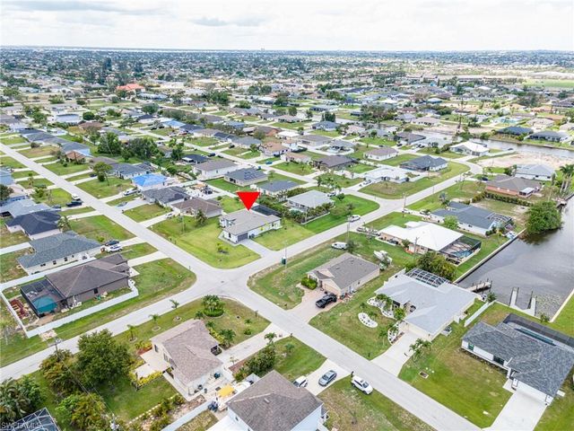 212 SW 19th TER, Cape Coral, FL 33991