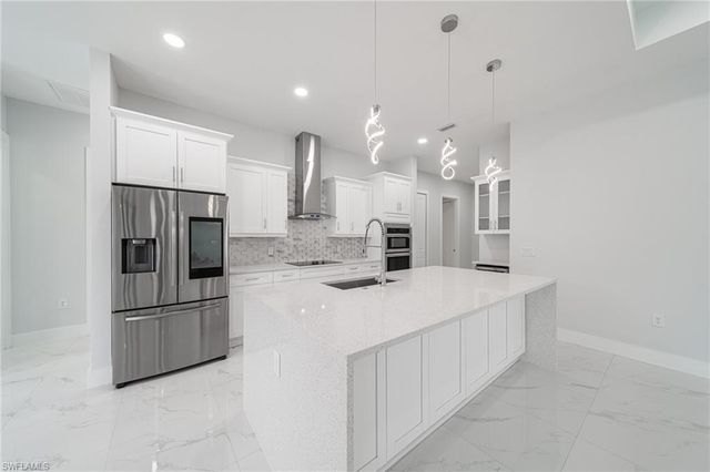 212 SW 19th TER, Cape Coral, FL 33991