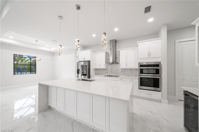 212 SW 19th TER, Cape Coral, FL 33991