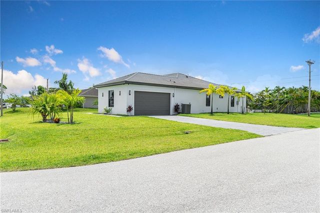 212 SW 19th TER, Cape Coral, FL 33991