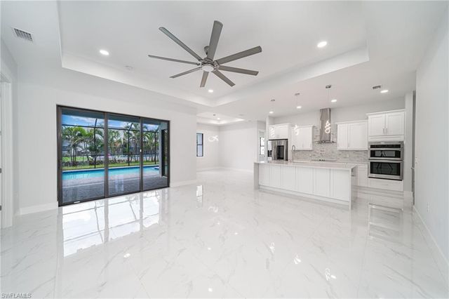 212 SW 19th TER, Cape Coral, FL 33991