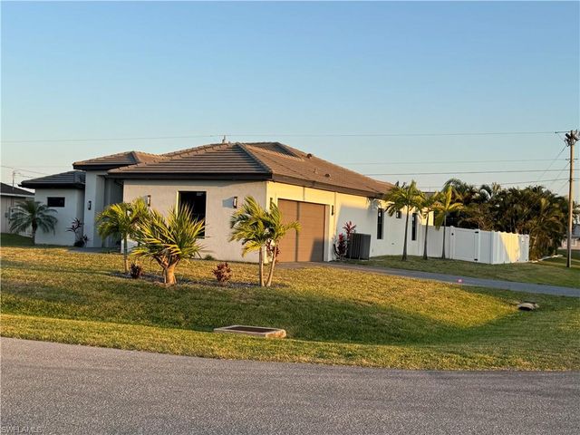 212 SW 19th TER, Cape Coral, FL 33991