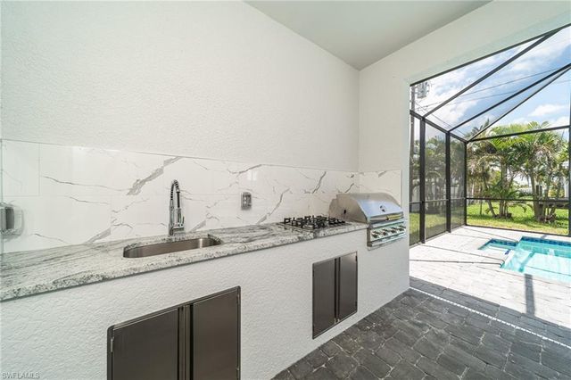 212 SW 19th TER, Cape Coral, FL 33991