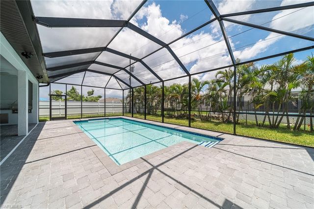 212 SW 19th TER, Cape Coral, FL 33991