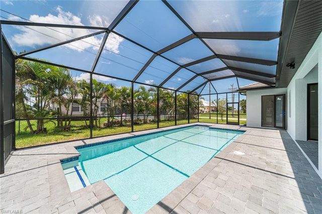 212 SW 19th TER, Cape Coral, FL 33991