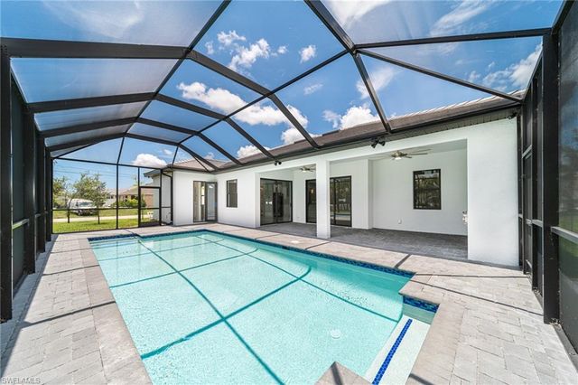 212 SW 19th TER, Cape Coral, FL 33991