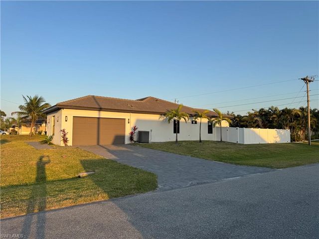 212 SW 19th TER, Cape Coral, FL 33991