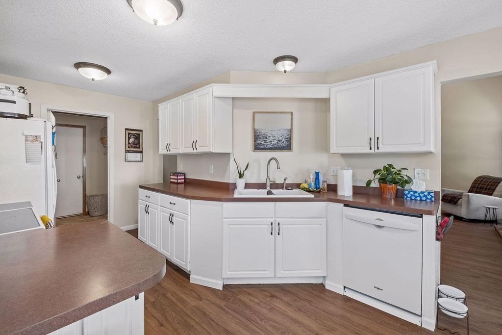 11081 Oregon Curve, Bloomington, MN 55438 — photo 5