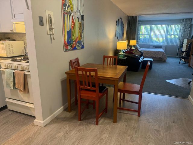 601 Chestnut Street A-15, Cedarhurst, NY 11516