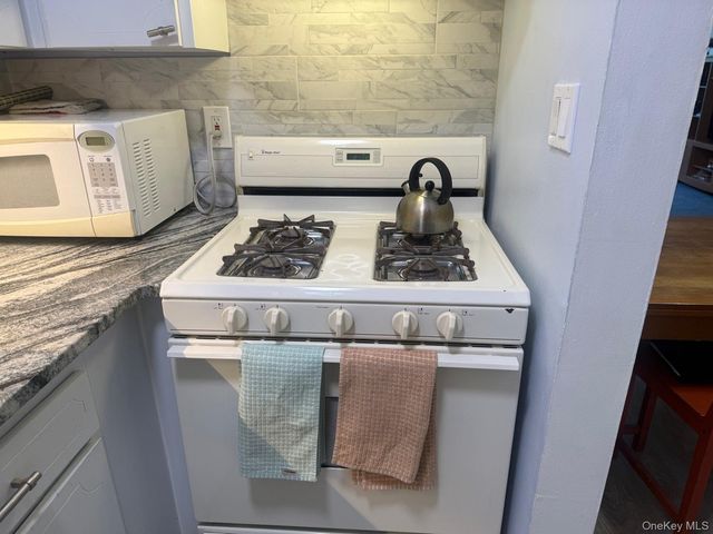 601 Chestnut Street A-15, Cedarhurst, NY 11516