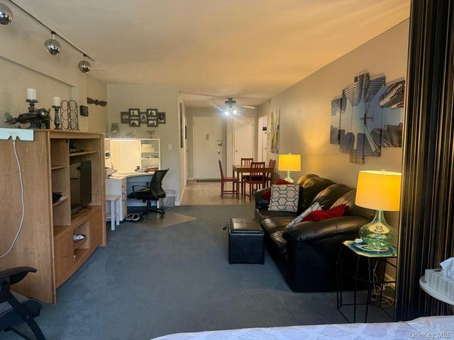 601 Chestnut Street A-15, Cedarhurst, NY 11516