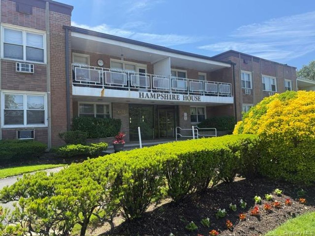 601 Chestnut Street A-15, Cedarhurst, NY 11516