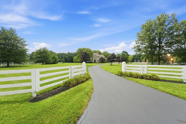 1835 Dixon Road, Blacklick, OH 43004