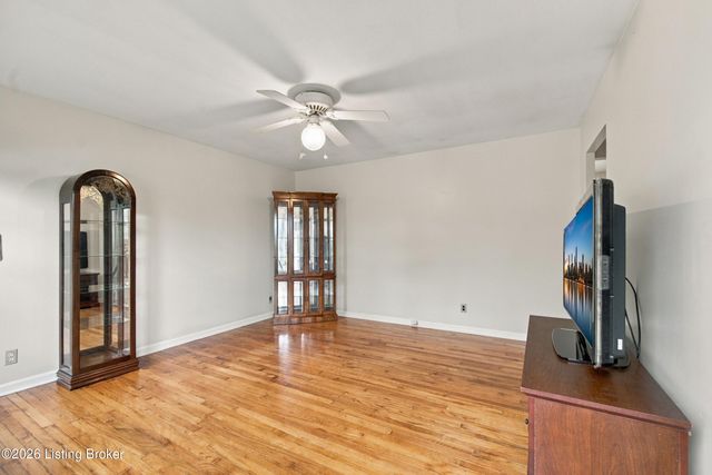 2516 Tregaron Ave, Jeffersontown, KY 40299