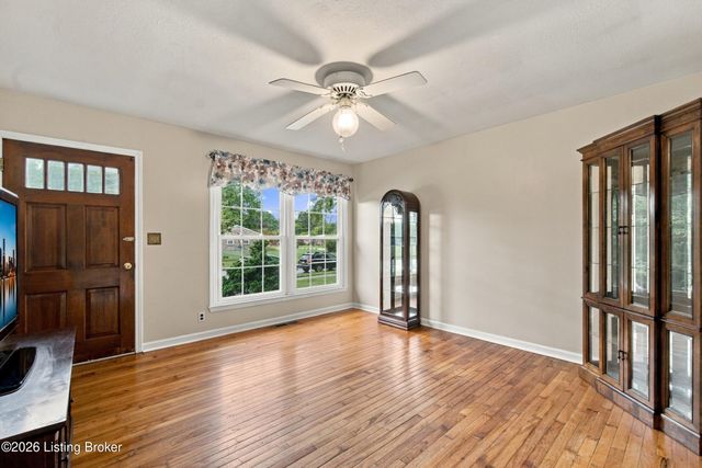 2516 Tregaron Ave, Jeffersontown, KY 40299