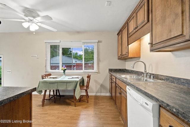 2516 Tregaron Ave, Jeffersontown, KY 40299
