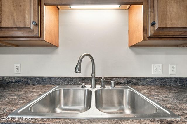 2516 Tregaron Ave, Jeffersontown, KY 40299