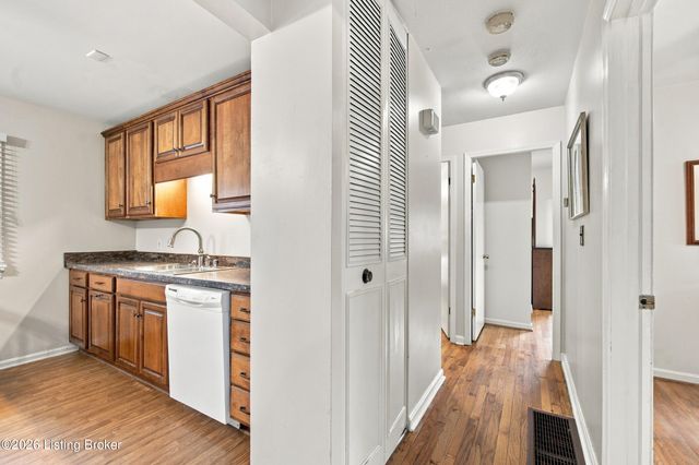 2516 Tregaron Ave, Jeffersontown, KY 40299