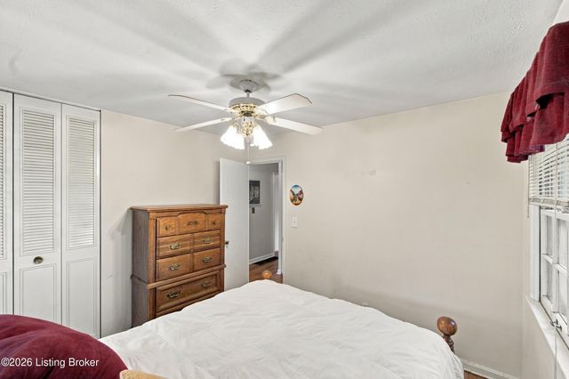 2516 Tregaron Ave, Jeffersontown, KY 40299