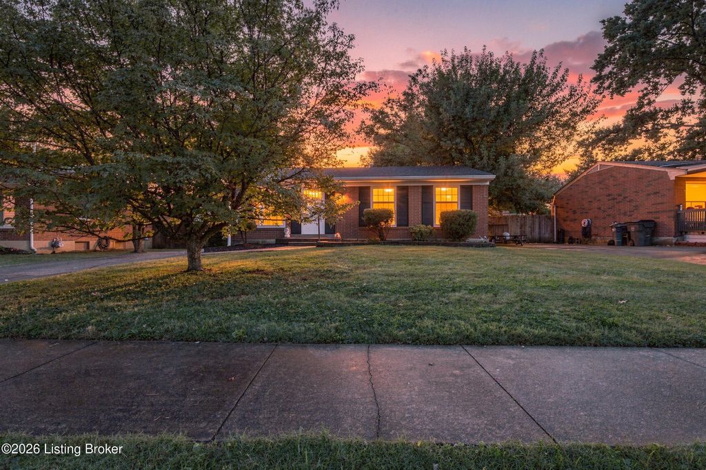 2516 Tregaron Ave, Jeffersontown, KY 40299