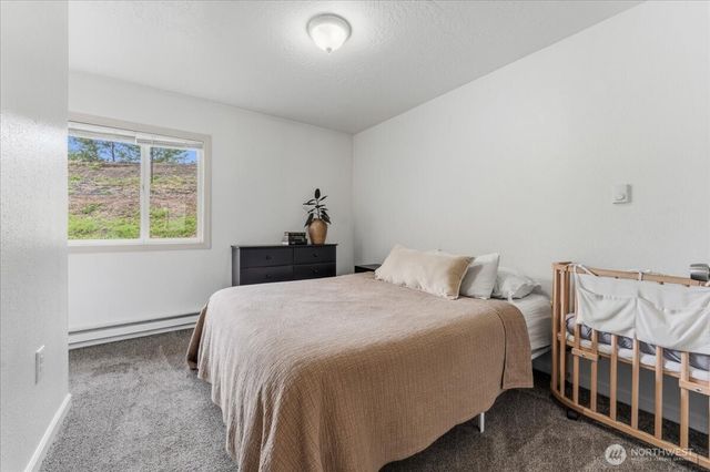 114 Cherry Street NW, Castle Rock, WA 98611