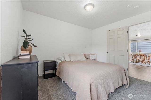 114 Cherry Street NW, Castle Rock, WA 98611