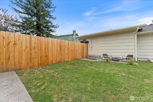 114 Cherry Street NW, Castle Rock, WA 98611