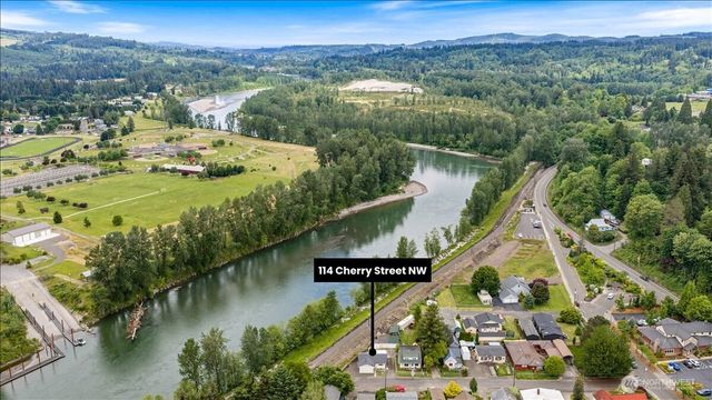 114 Cherry Street NW, Castle Rock, WA 98611