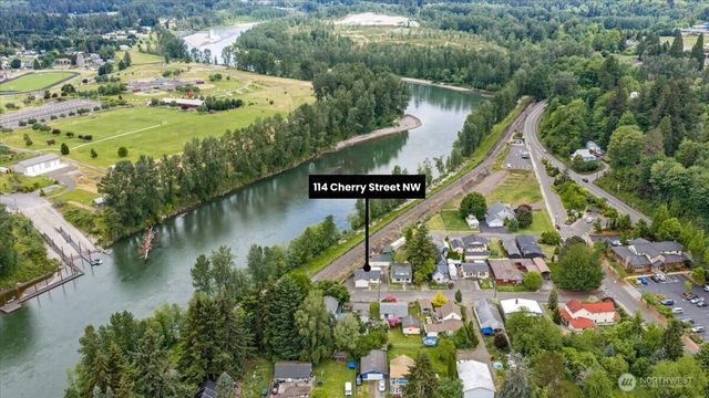 114 Cherry Street NW, Castle Rock, WA 98611
