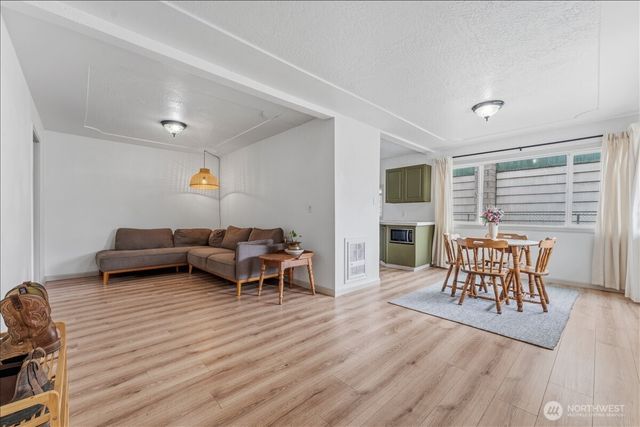 114 Cherry Street NW, Castle Rock, WA 98611