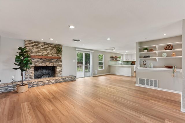 406 E 2nd ST, Georgetown, TX 78626