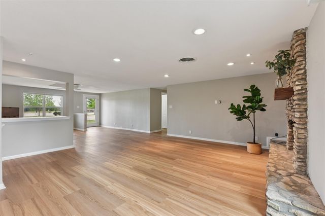 406 E 2nd ST, Georgetown, TX 78626