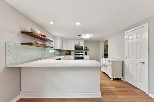 406 E 2nd ST, Georgetown, TX 78626