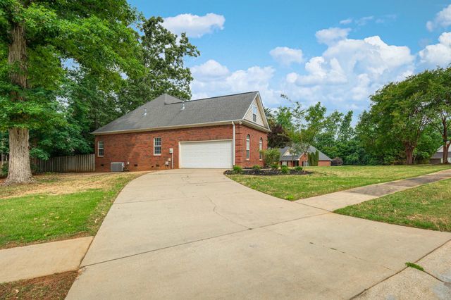 502 Scenic Oak Dr, Moore, SC 29369