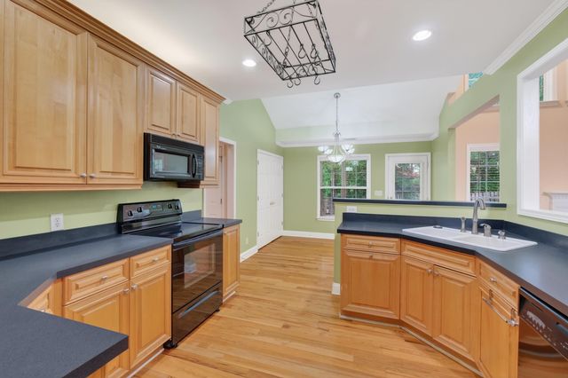 502 Scenic Oak Dr, Moore, SC 29369