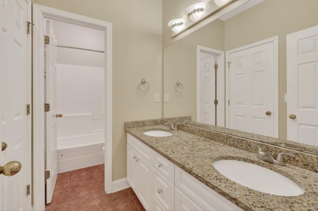 502 Scenic Oak Dr, Moore, SC 29369