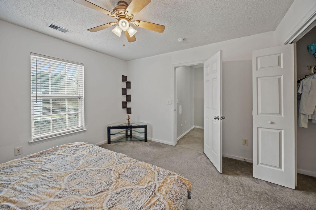 Image 10 of property listing at 113 Bainsbury Lane, Summerville, SC 29483