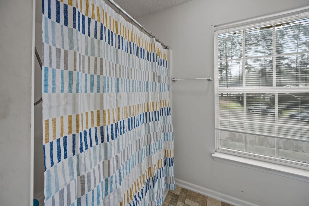 Image 12 of property listing at 113 Bainsbury Lane, Summerville, SC 29483