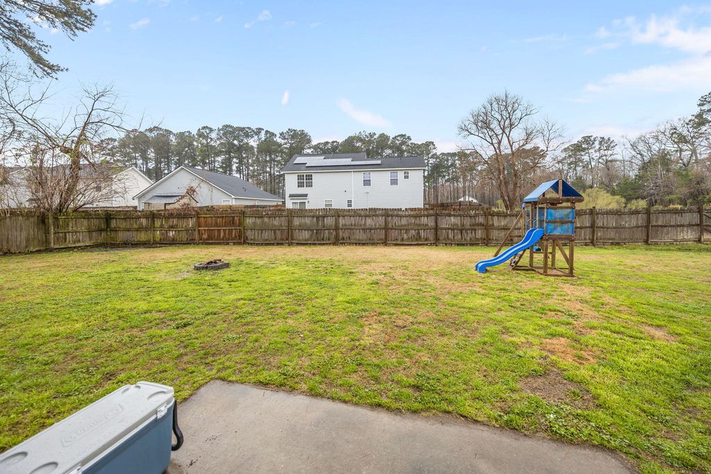 Image 19 of property listing at 113 Bainsbury Lane, Summerville, SC 29483