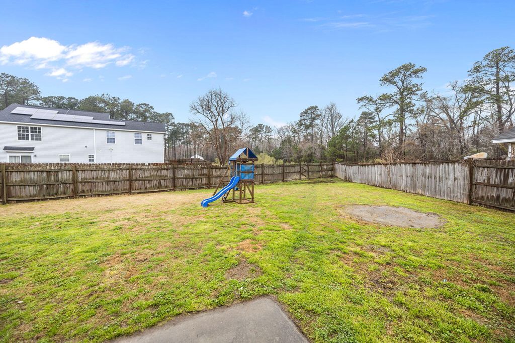 Image 20 of property listing at 113 Bainsbury Lane, Summerville, SC 29483