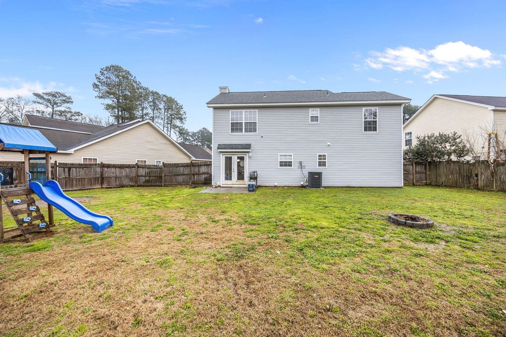 Image 21 of property listing at 113 Bainsbury Lane, Summerville, SC 29483