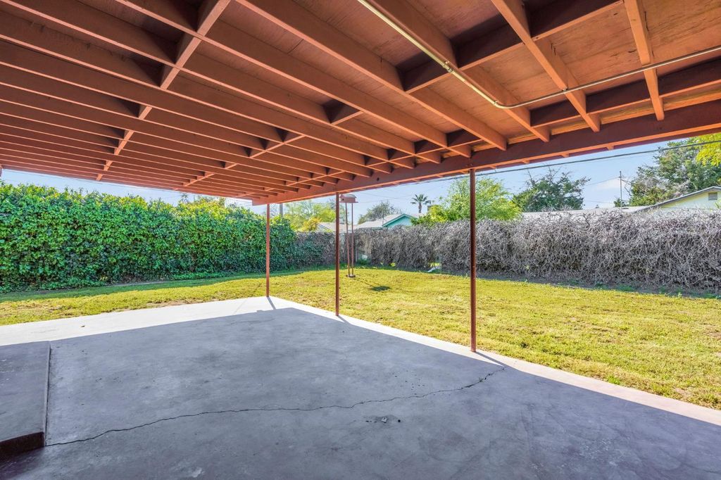 Image 24 of property listing at 1442 S Recreation Avenue, Fresno, CA 93702